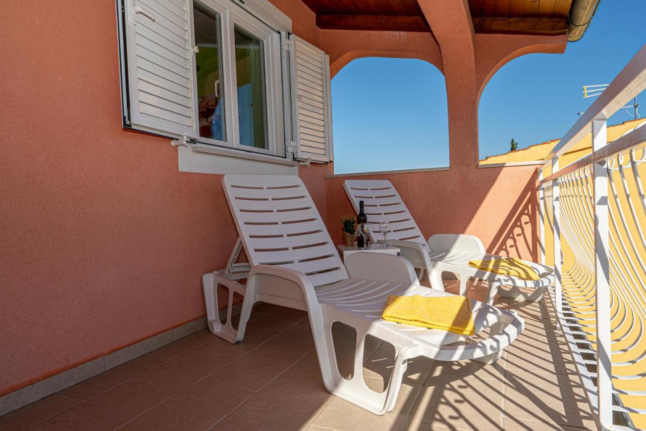 יאדריה Seaview & Balcony Apartment Petra מראה חיצוני תמונה