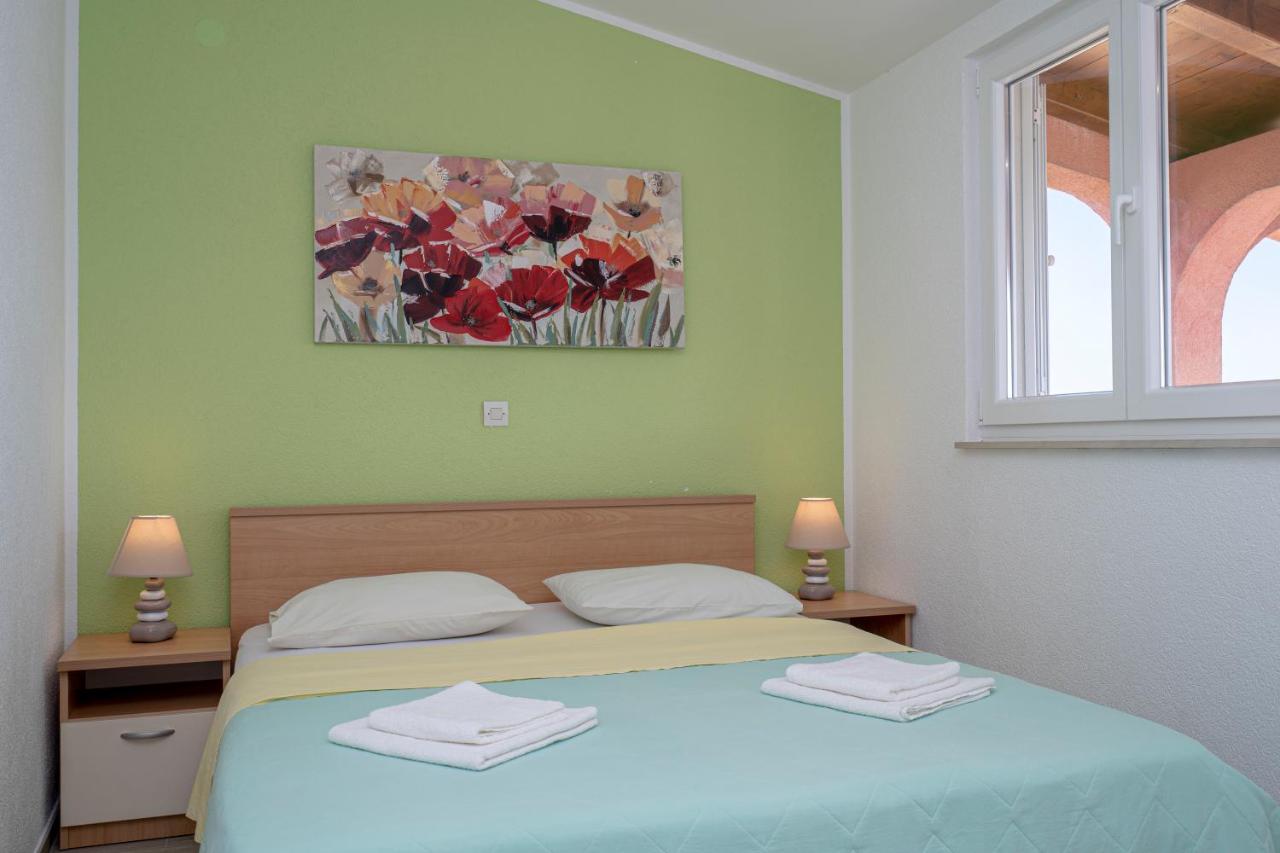יאדריה Seaview & Balcony Apartment Petra מראה חיצוני תמונה