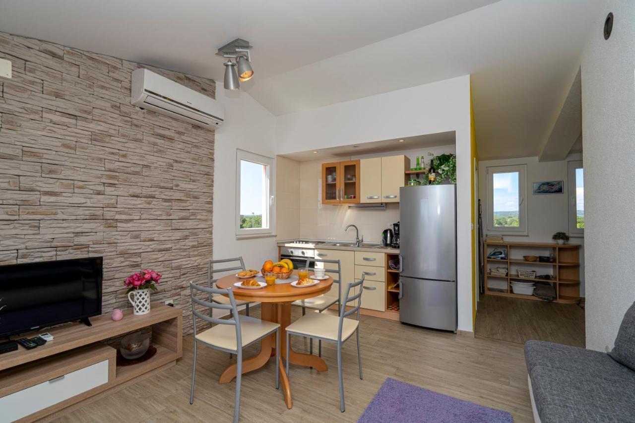 יאדריה Seaview & Balcony Apartment Petra מראה חיצוני תמונה